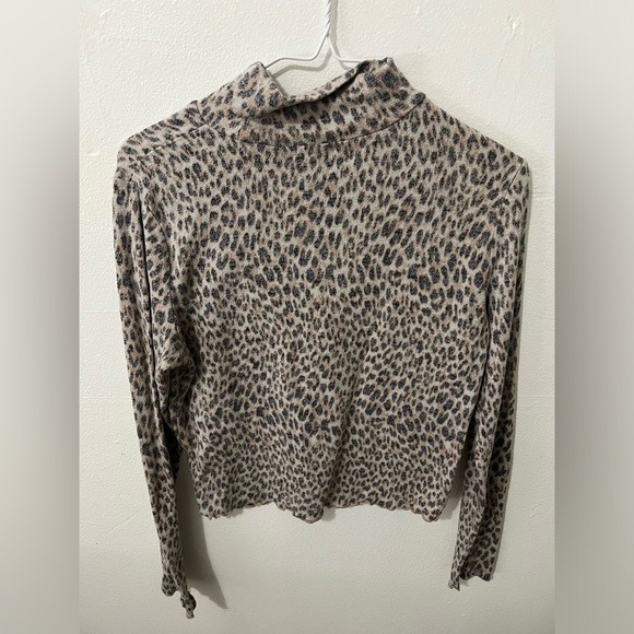 Cheetah print undershirt - Picture 1 of 1